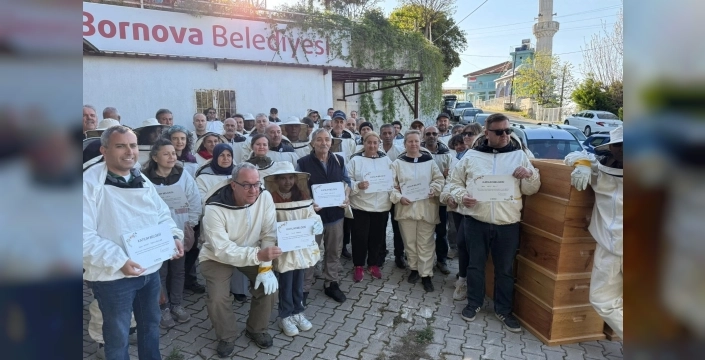 Bornova'da arıcılığa güçlü destek: 80 yeni arıcı yetişti