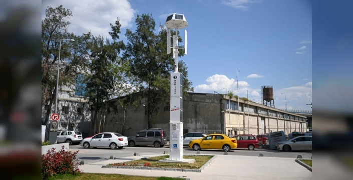 Bornova parkları artık kendi enerjisini üretiyor: Şarj da var, afet desteği de!