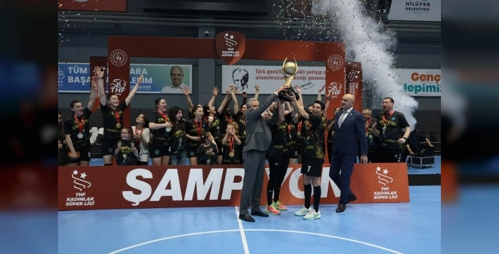 Bursa Büyükşehir Belediyespor, hentbolda fırtına gibi esti: Sezonu 3 kupayla kapattı!