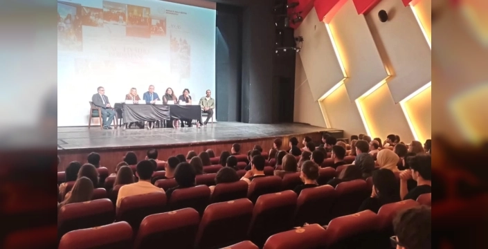 Bursa’da gençler, tiyatro sanatçılarıyla buluştu