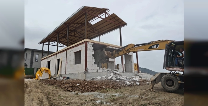 Bursa'da kaçak yapılar yıkıldı: Tarım alanları korunuyor