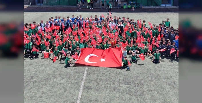 Çayırova'da 19 Mayıs Gençlik Turnuvası coşkuyla başladı