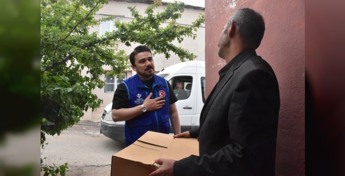 Diyanet Vakfı, Van'da ihtiyaç sahiplerine kurban eti dağıttı
