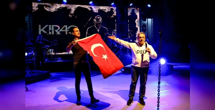 Dokuz Eylül'de 15 bin genç bir araya geldi: DEÜFest coşkusu dorukta