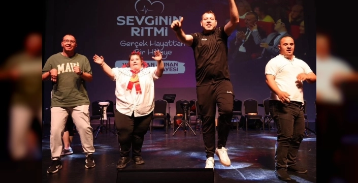 Down sendromlu gençlerden 'Sevginin Ritmi' ile yürekleri fetheden gösteri