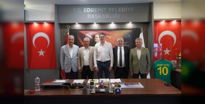Edremit'te bayram coşkusu: Birlik ve beraberlik mesajları havada uçuştu