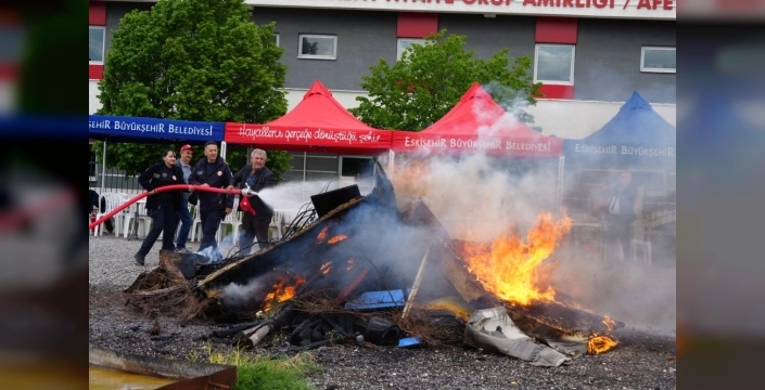 Eskişehir'de muhtarlara yangın eğitimi ile bilinç artırılıyor