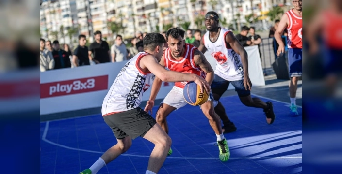 Gündoğdu Meydanı potalarla şenlendi: İzmir'de gençlik ve spor coşkusu