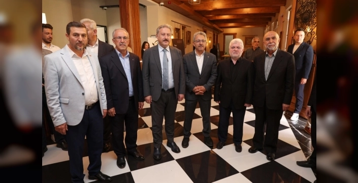 Hat sanatının incelikleri Kayseri'de bir araya geldi: 'Yazı Medeniyeti İslam Sanatları' sergisi açıldı