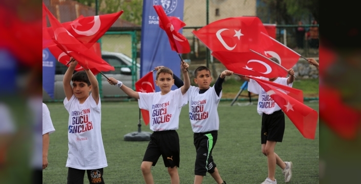 Hizan'da 19 Mayıs coşkuyla kutlandı