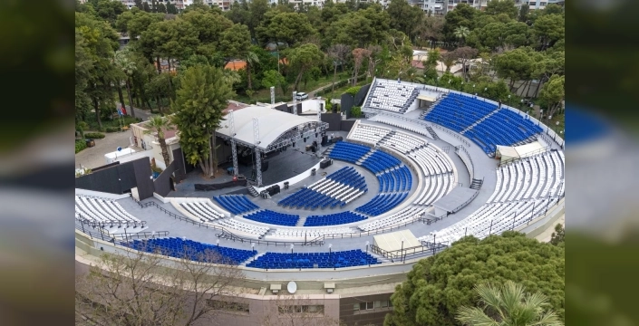 İzmir'de açık hava tiyatrosu, VIP konforu ile yeni sezona hazır