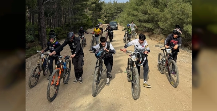 İzmir'de doğa ve adrenalin birleşti: Yeni bisiklet parkuru festivalle açıldı
