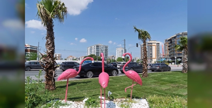 İzmir yaz öncesi çiçeklerle donanıyor: Yaklaşık 1 milyon bitki dikildi