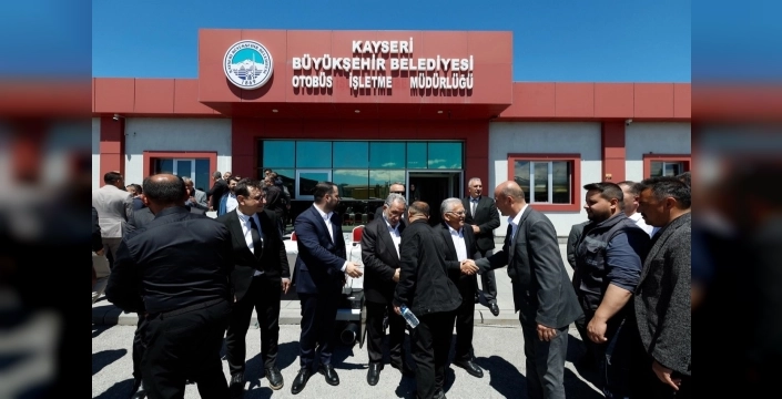 Kayseri belediyecilikte fark yaratıyor: Başkan Büyükkılıç'tan Ulaşım A.Ş. personeline bayram ziyareti ve övgü