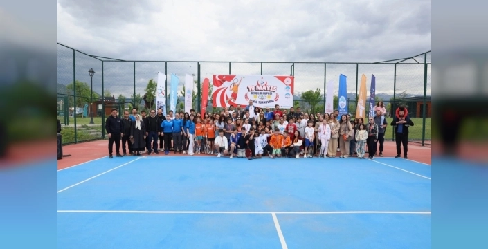 Kayseri'de 19 Mayıs'a özel tenis turnuvası coşkuyla tamamlandı