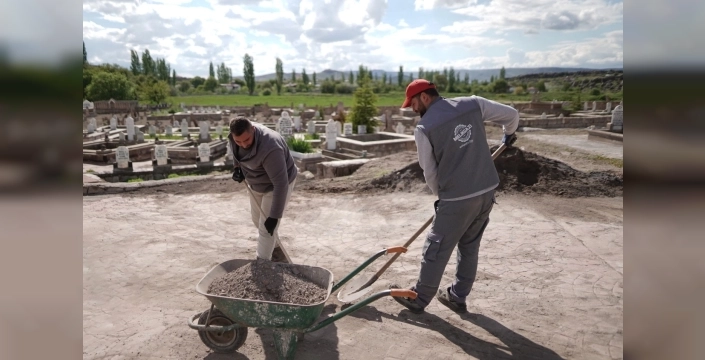 Kayseri Melikgazi'de mezarlıklar Kurban Bayramı'na hazırlandı