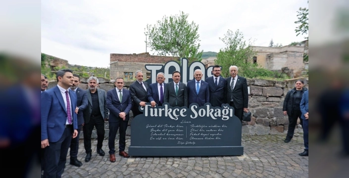 Kayseri Talas'ta Ortak Türk Alfabesi Anıtı açıldı