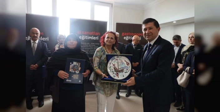 Kocaali SAMEK, yıl sonu sergisiyle sanatseverlerin gözdesi oldu
