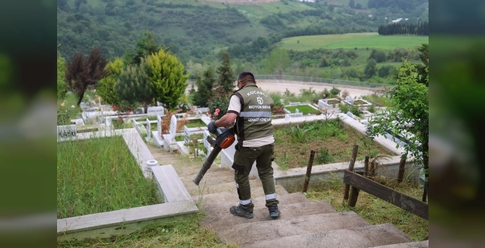 Kocaeli mezarlıkları bayrama hazır: Şehitlikler çiçeklerle süslendi