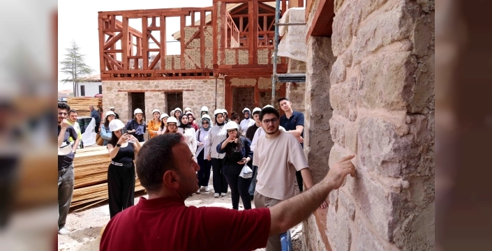 Konya'da mimarlık öğrencileri, Arasta projesini yerinde inceledi