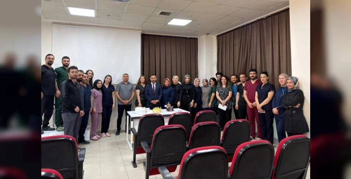 Kozluk'ta hemşireler gününde anlamlı kutlama