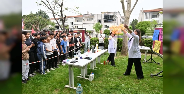Manisalı öğrenciler, bahar şenliğiyle geleceğe umutla bakıyor