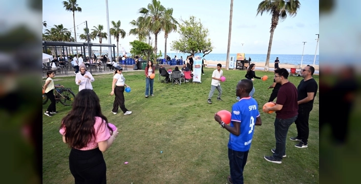 Mersin sahili, yabancı dil öğrenenleri denizin kenarında buluşturdu!