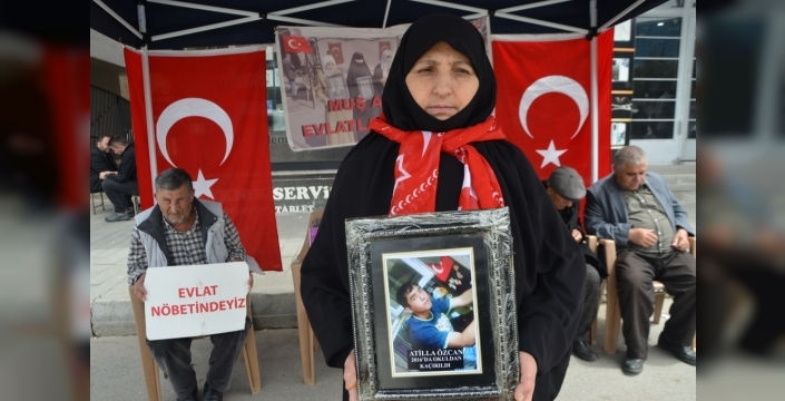 Muş'ta evlat nöbeti: Aileler DEM Parti önünde eylemlerini sürdürüyor
