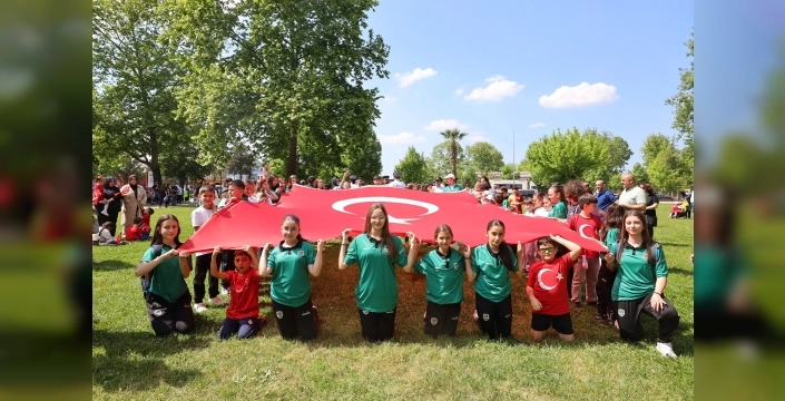 Sakarya'da 19 Mayıs coşkusu Aziz Duran Parkı'nda yaşandı
