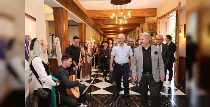 Sanat Melikgazi'de göz alıcı karma resim sergisi açıldı