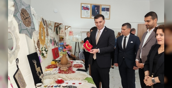 Tunceli'de yıl sonu sergisiyle hayat boyu öğrenme vurgusu