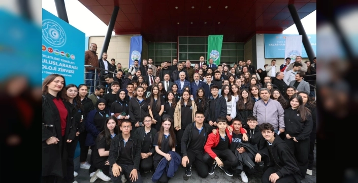 Uluslararası Türkoloji Zirvesi, Türk dünyasından yoğun ilgi gördü