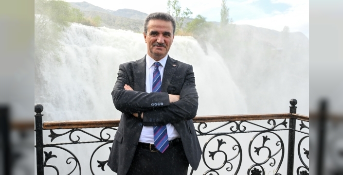 Vali Baruş'tan bayramda Tortum Şelalesi'ne davet: Doğanın coşkusunu yaşayın!
