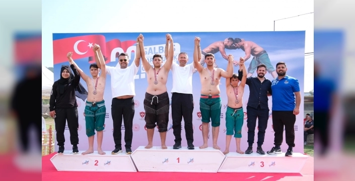 Adana'da 22. Salbaş Karakucak Güreşleri'nde şampiyon Mehmet Çelebi oldu