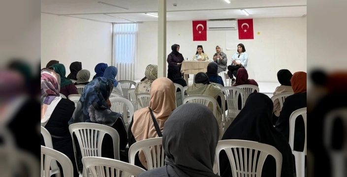 Akyazı'da kadınlara rehberlik eden buluşma: Aile içi iletişi