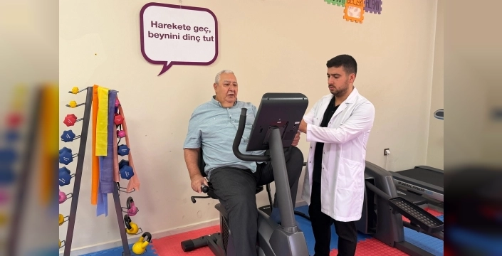 Alzheimer hastası Mehmet amca, kaybolmaktan kurtulduğu merkezde yeniden hayata tutundu