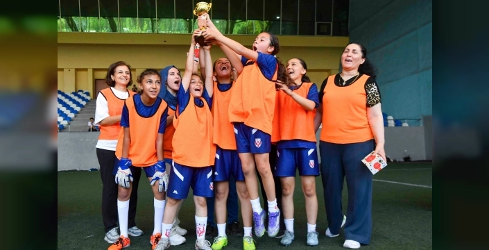 Ankara'da anne-kız futbol turnuvası: Coşku ve dayanışma saha
