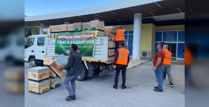 Antalya'da Arıcılar Bal Üretimine Ücretsiz Kovanlarla Başlıyor