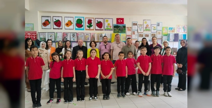 Artvin'de ilkokul öğrencilerinin sergisi büyük ilgi topladı