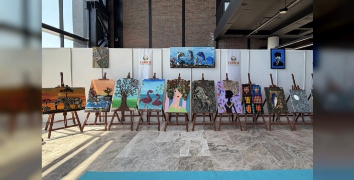 Atıklar, özel bireylerin dokunuşuyla sanat eserine