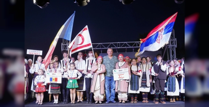 Ayvalık, 3 ülkeden 250 folklorcuyla uluslararası bir şölene ev sahipliği yaptı