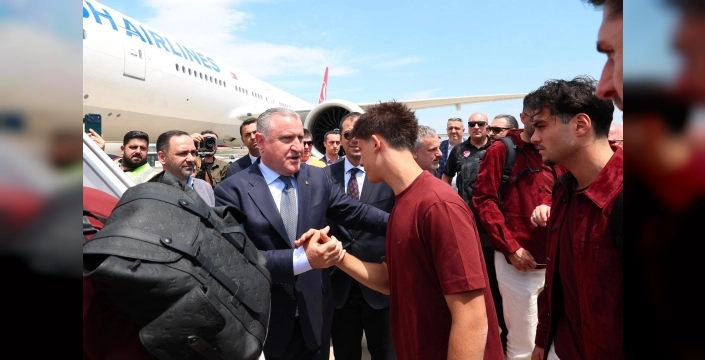 Bakan Bak, milli takımı Dünya Kupası'na uğurladı