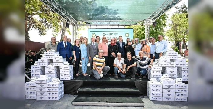 Balıkesir'den arıcılara büyük destek: Yüzde 100 hibeli fondan keki dağıtıldı