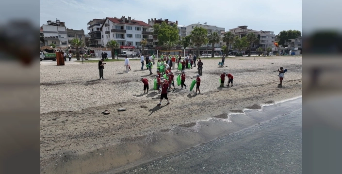 Balıkesirli minikler, çevre temizliği ile doğaya sahip çıktı