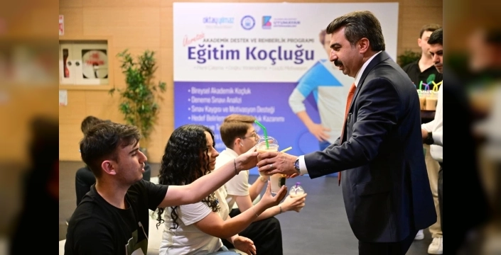 Başkan Yılmaz'dan LGS ve YKS öğrencilerine moral ziyareti: pasta ve kahve ikramı