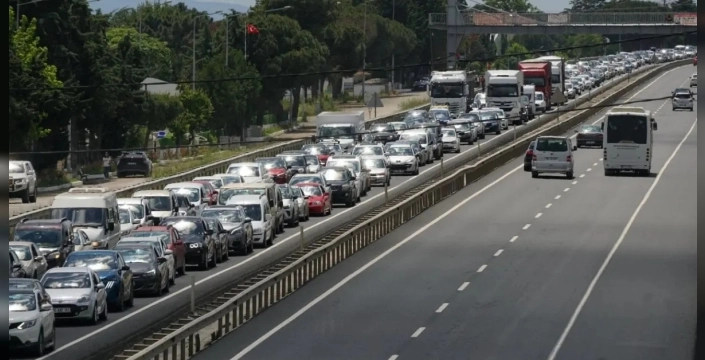 Bayram dönüşü çilesi: Yollar yine tıkandı