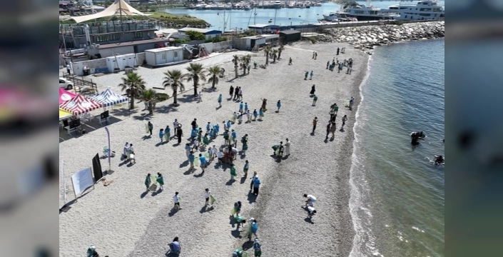 Beylikdüzü'nde deniz dibi ve kıyı temizliğiyle çev
