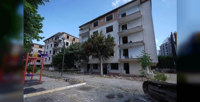 Beylikdüzü'nde deprem gerçeği: Riskli yapılar bir bir yıkılı