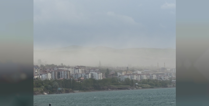Bitlis'te toz taşınımı ve rüzgar yaşamı olumsuz etkiliyor
