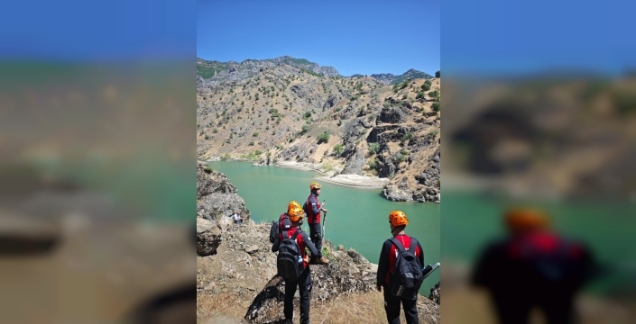Bitlis'te yürekler ağızda: Derede kaybolan 12 yaşındaki Abdulaziz için umutlar tükenmiyor